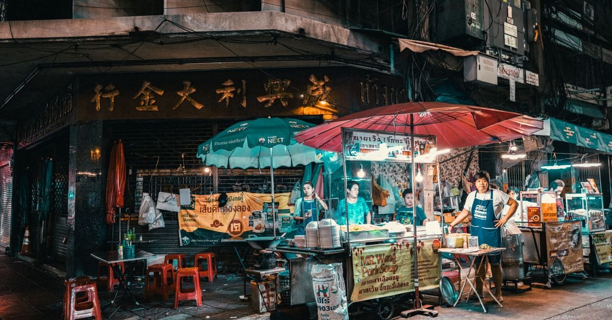 อาหารเช้าตลาดมีนบุรี: เริ่มวันก่อนถนนจะคึกคัก